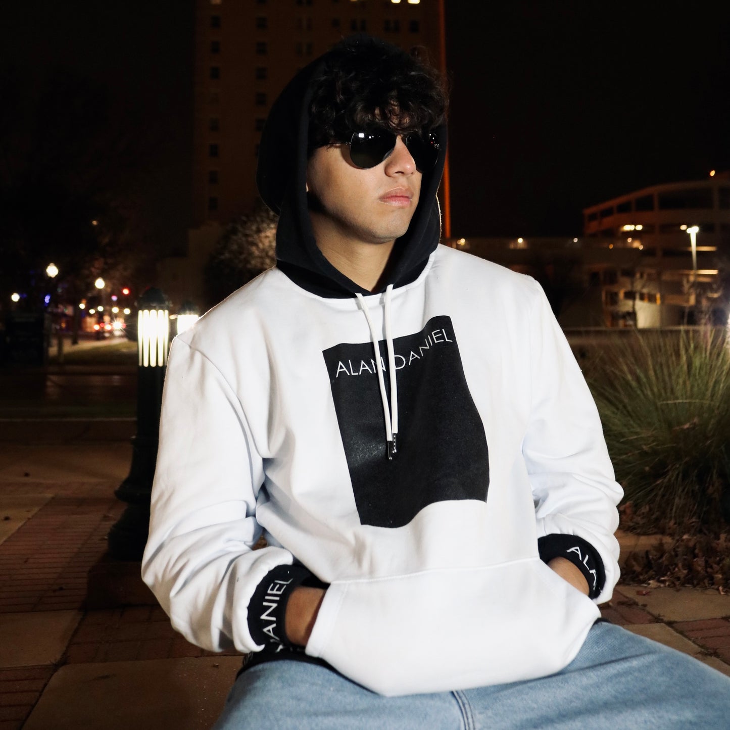 CLASSIC HOODIE